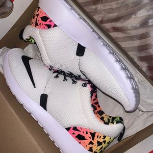 Brand New, Never worn. Nike Roshe one size 7